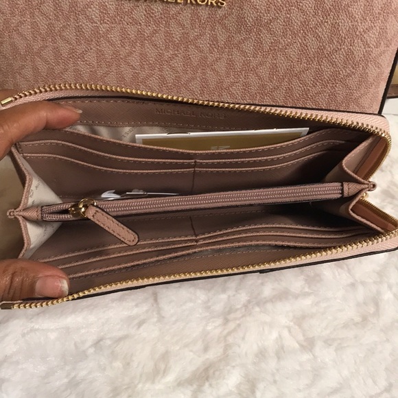 💯🆕Michael Kors crossbody/Wallet Fawn/Ballet💯🆕 - Picture 6 of 7